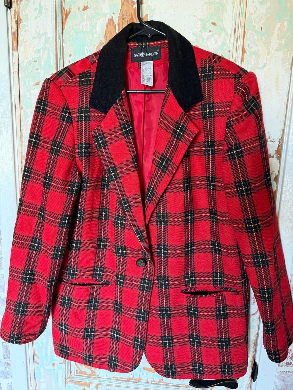 Vintage Sag Harbor Red Plaid Wool Blend Blazer with Black Velvet Collar size 10
